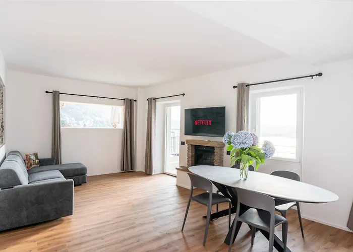 Apartment Dn Art - D First Floor With View Terrace And Hot Tub Blevio
