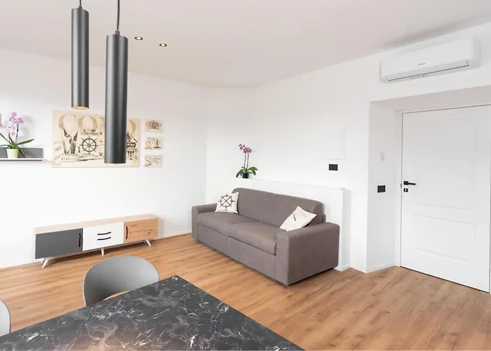 Apartment Dn Art - D First Floor With View Terrace And Hot Tub Blevio